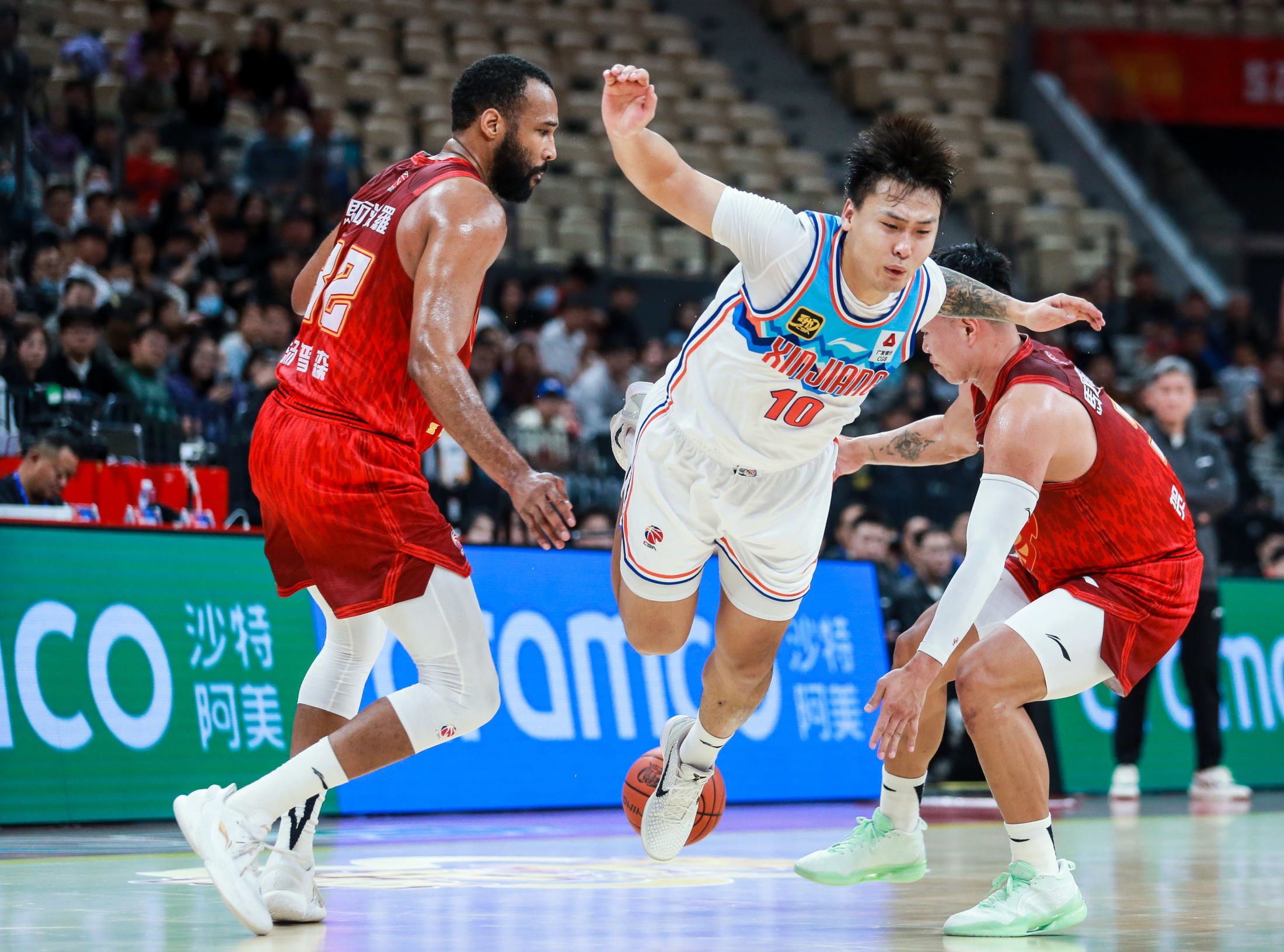 清晨CBA常规赛焦点战；法兰克福手感冰凉；管理层满意；阵容厚度经受考验的简单介绍