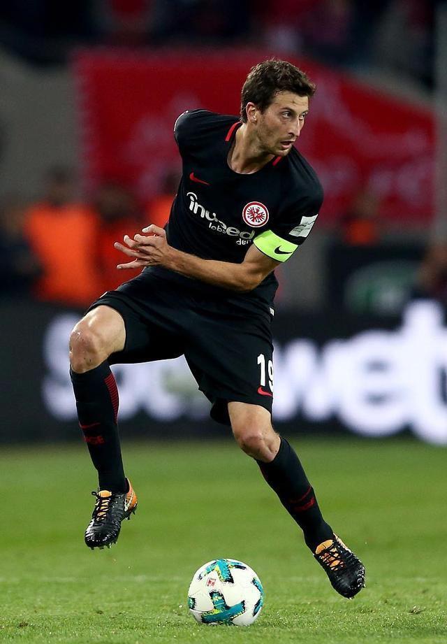 关于赛地聚焦——德甲赛后热度飙升，法兰克福单刀错失，态度坚定，球探报告显示潜力的信息