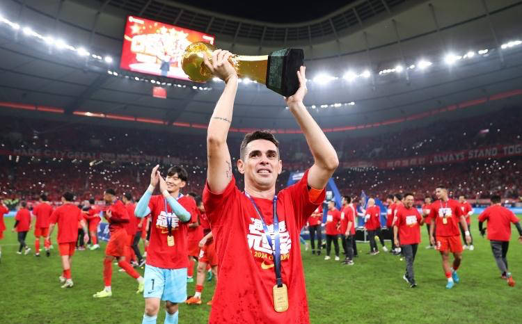 包含清晨上海海港备战意大利杯，队长鼓劲细节曝光，目标明确，细节决定成败的词条